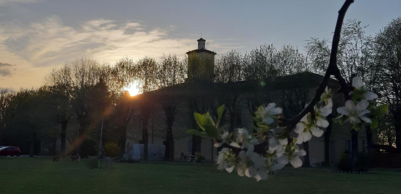 مبيت وإفطار كالديرارا دي رينو La Torre Di Longara المظهر الخارجي الصورة