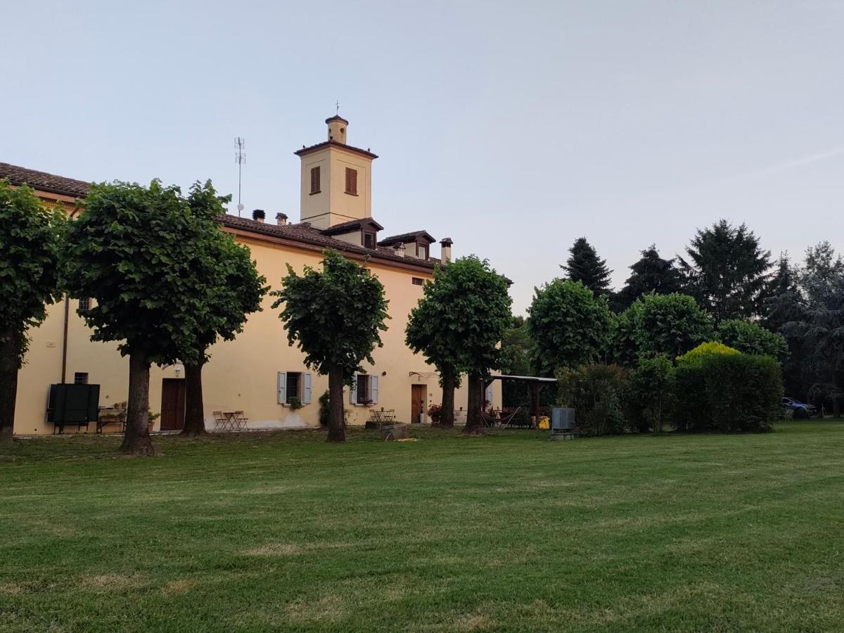 مبيت وإفطار كالديرارا دي رينو La Torre Di Longara المظهر الخارجي الصورة